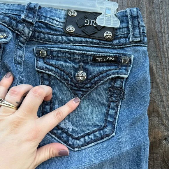 Miss Me Jeans Women's size 26 Distressed Denim Straight Low Rise Frayed Hem - Picture 6 of 10
